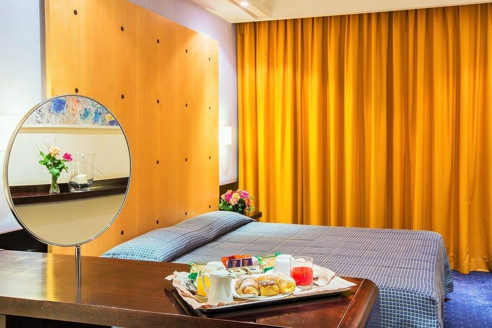 Hotel IMPERATORI Rome Buitenkant foto