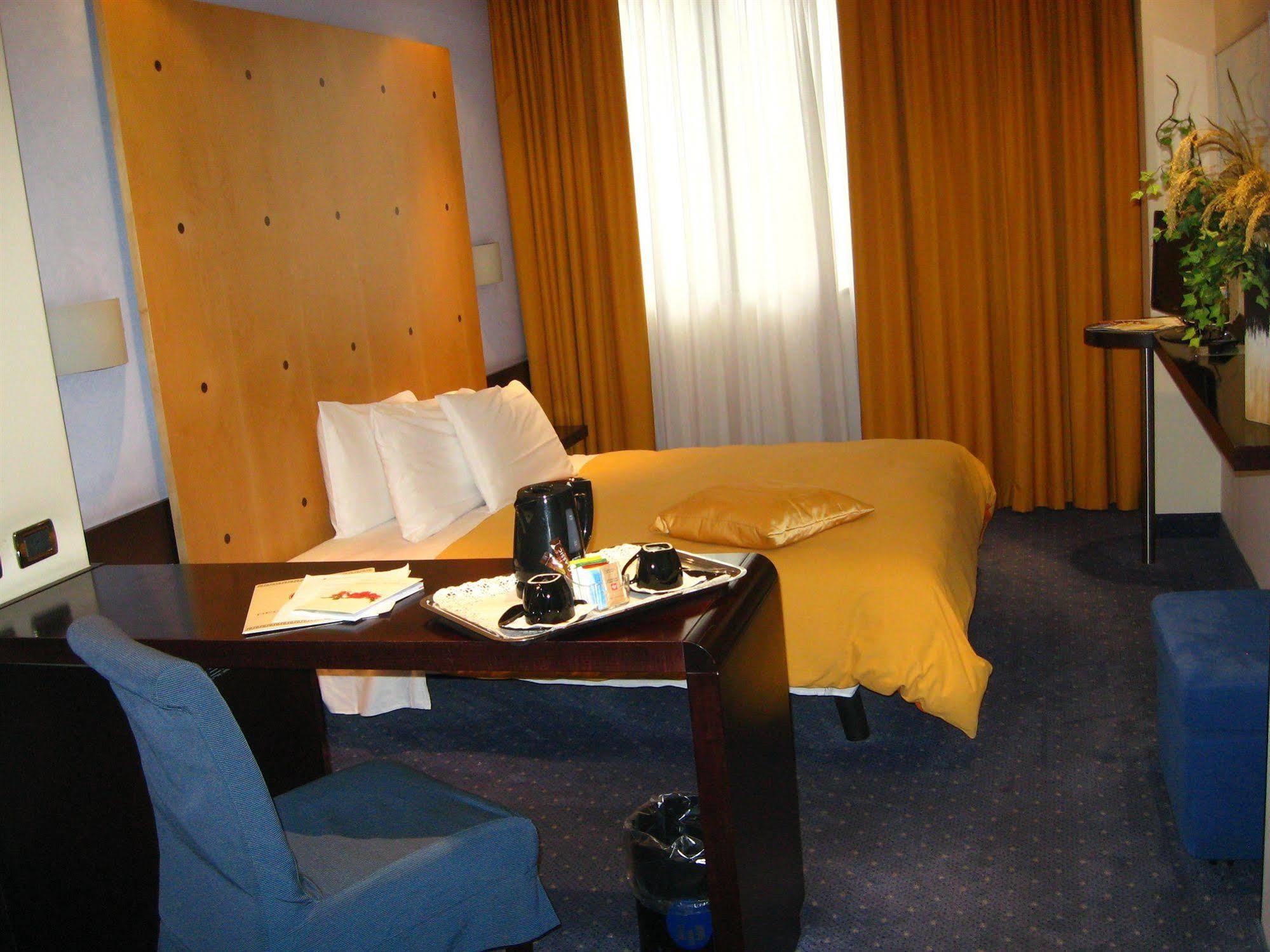 Hotel IMPERATORI Rome Buitenkant foto